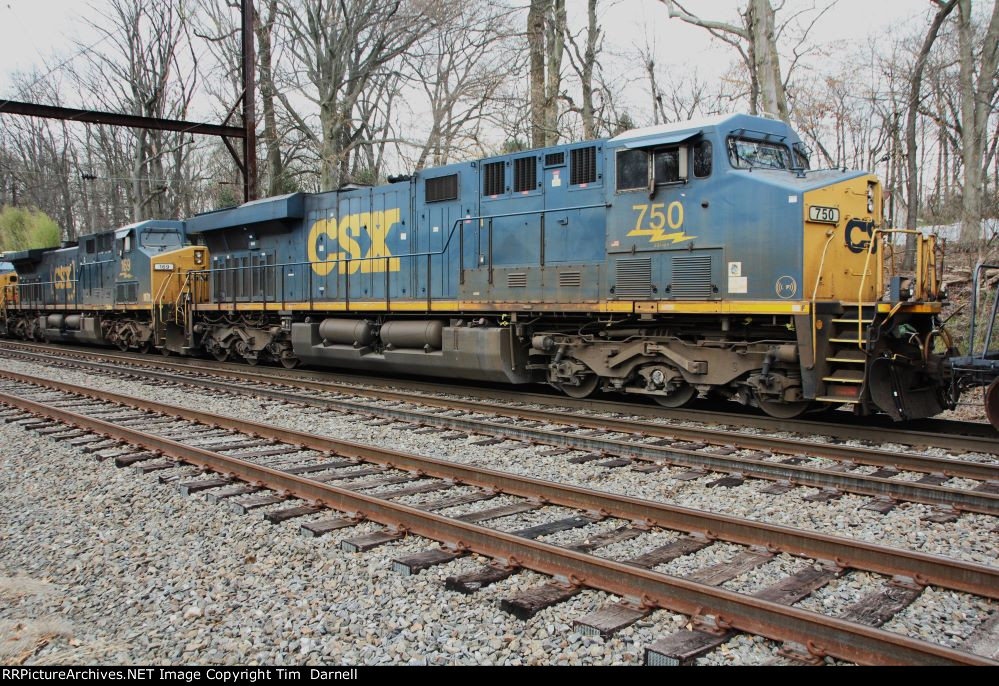 CSX 750 on M404